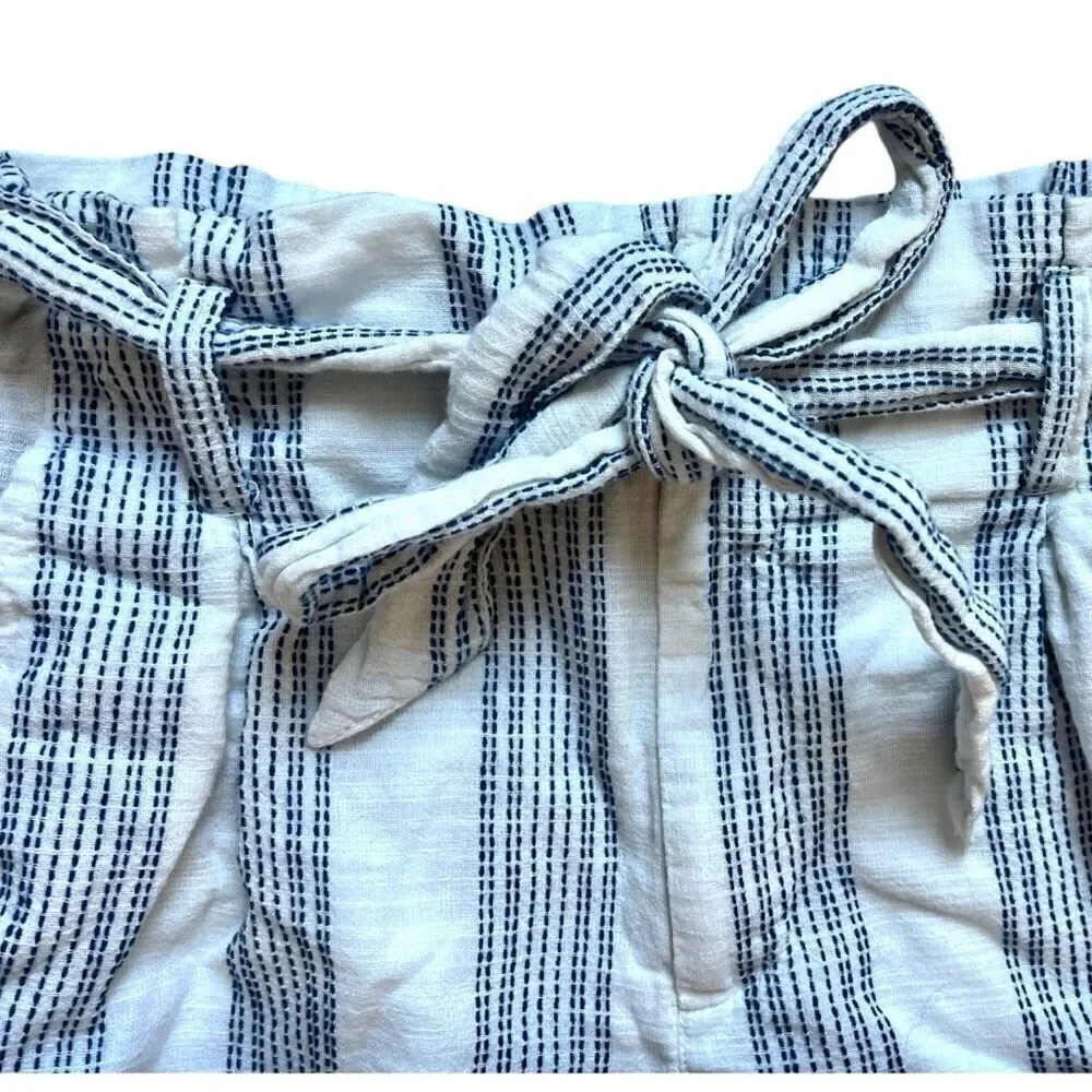 Womens H&M LOGG White Embroidered Paper Bag  Style Tie Waist Shorts - Sz 6